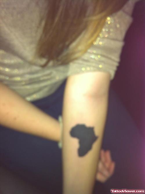 Girl Showing African Map Tattoo On Left Arm