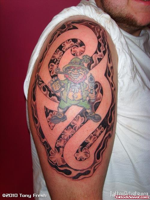 Tribal And Shamrocks Alien Tattoo On Right Shoulder