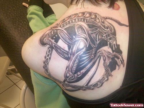 Left Back Shoulder Grey Ink Alien Tattoo