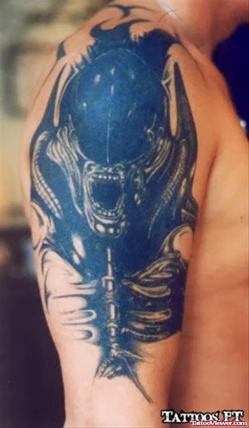 Beautiful Black Ink Alien Tattoo On Man Right Shoulder