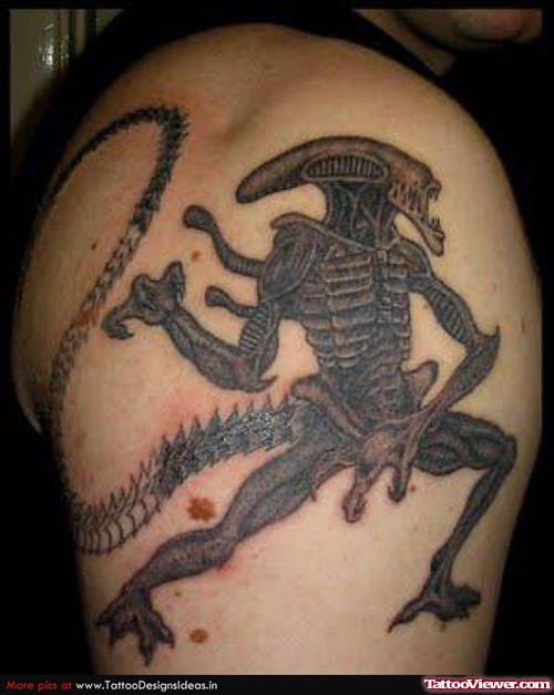 Shoulder Alien Tattoo For Men