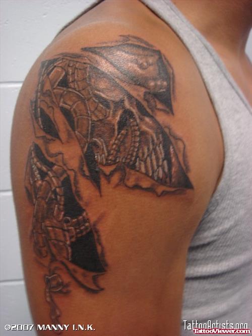 Grey Ink Alien Tattoo On Right Shoulder