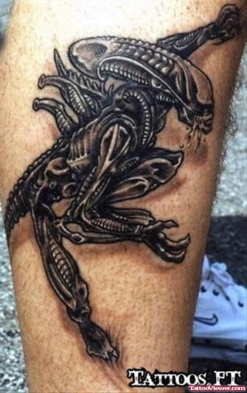 Amazing Black Ink Alien Tattoo On Leg