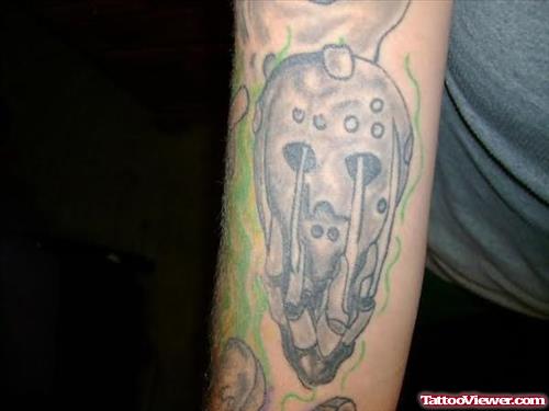 Alien Holding His Mask Tattoo Picture