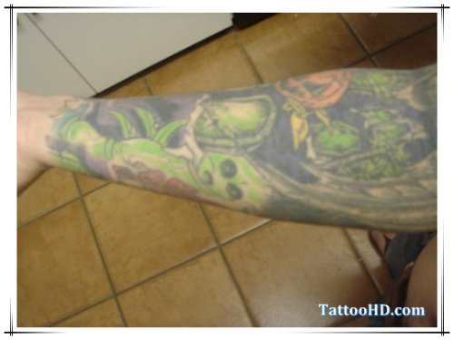 Green Ink Alien Tattoo On Right Arm