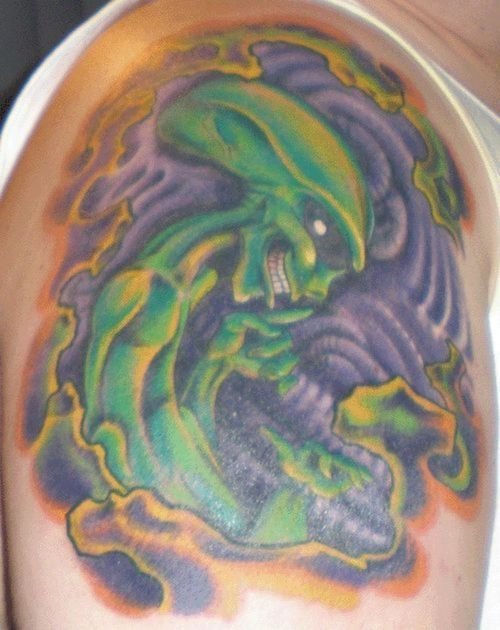 Green Ink Alien Tattoo On Right SHoulder