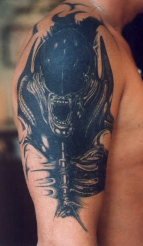 Black Ink Alien Tattoo On Man Right Shoulder