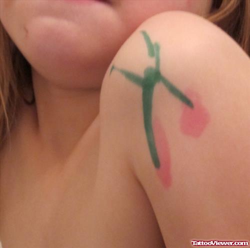 Apple Tattoo On Girl Left Shoulder