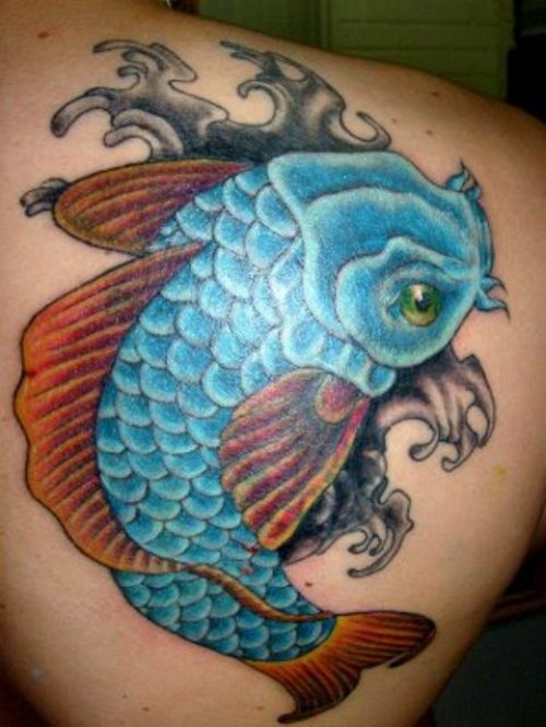 Amazing Blue Ink Aqua Tattoo On Right BAck Shoulder