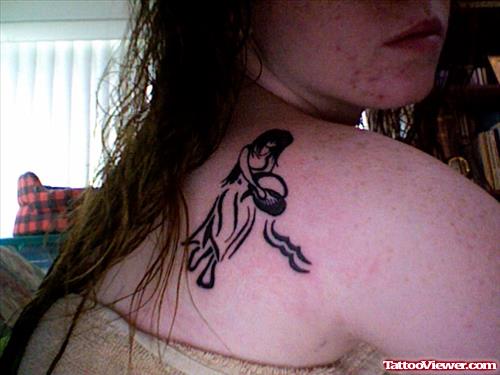 Black Ink Right Back Shoulder Aquarius Tattoo