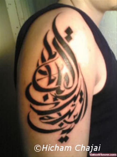 Arabic Tattoo On Man Right Shoulder