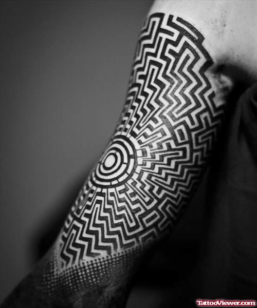Black Ink Spiral Tattoo On Right Arm