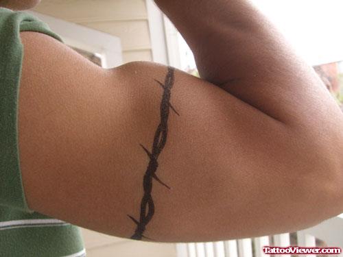 Black Ink Barbed Wire Armband Tattoo On Muscles