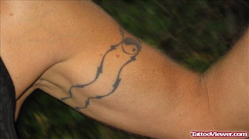 Outline Yin Yang Armband Tattoo