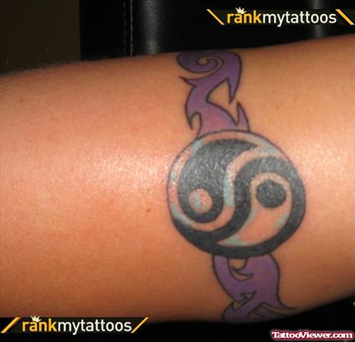 Tribal And Yin Yang Armband Tattoo