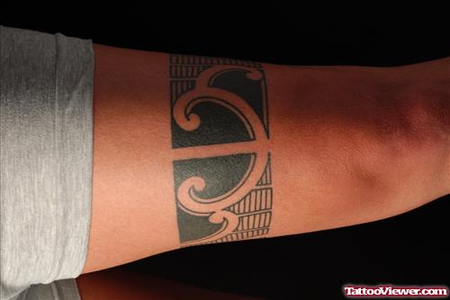 Cool Tribal Armband Tattoo