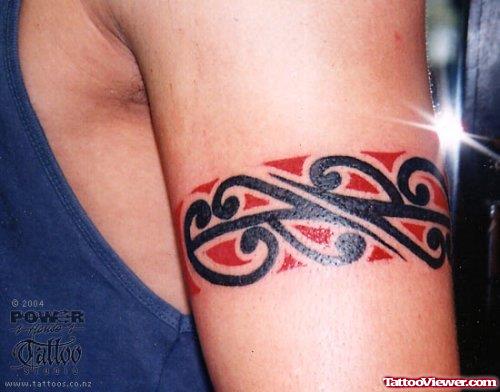 Armband Tattoo With Black Tribal Lines