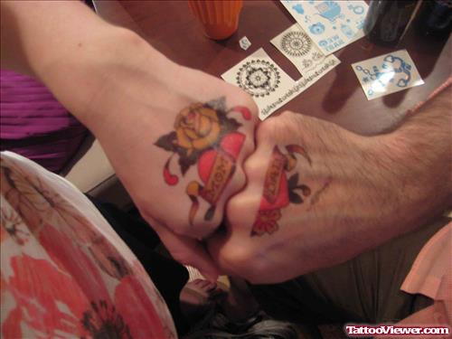 Mom Dad Banner And Heart Tattoo On Hands