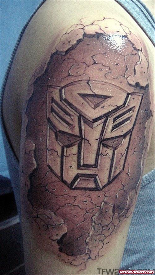 Amazing Grey Ink 3D Biomechanical Tattoo On Right Shoulder