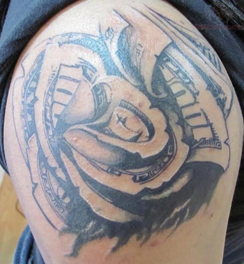 Biomechanical Tattoo On Right Shoulder