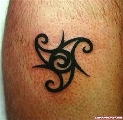 Beautiful Celtic Tattoo On Shoulder