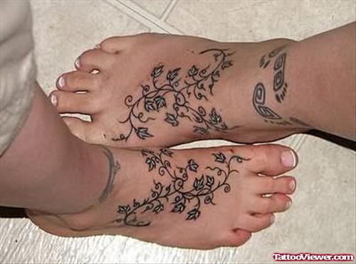 Couple Henna Tattoo On Feet