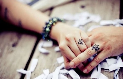 Black Ink Infinity Couple Tattoo On Fingers