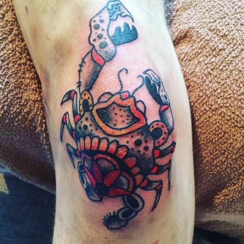 Traditional Crab Tattoo On Knee