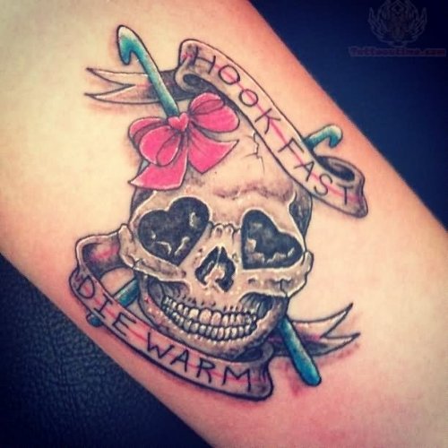 Hook Fast – Die Warm Tattoo