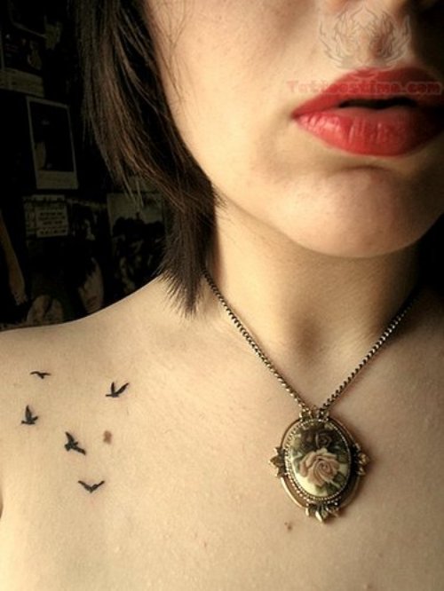 Tiny  Crow Tattoos On Girl Collarbone