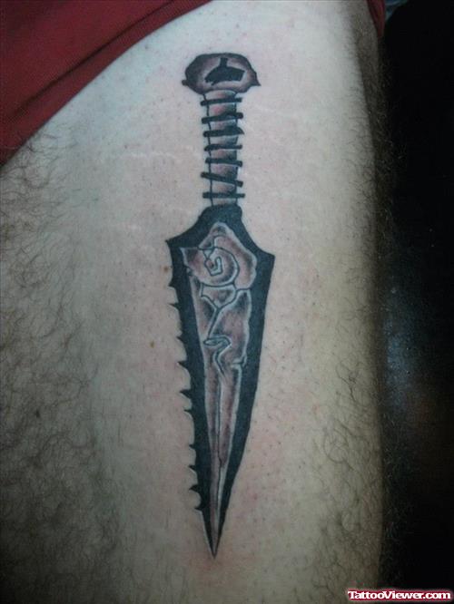 Dagger with pattern