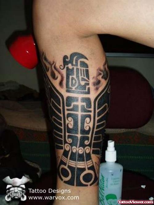 Black Ink Egyptian Tattoo On Leg
