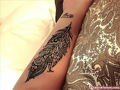 Henna Feather Tattoo On Leg