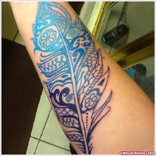 Amazing Henna Feather Tattoo On Arm