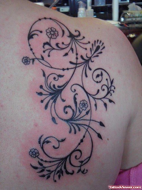 Feminie Tattoo On Right Back Shoulder
