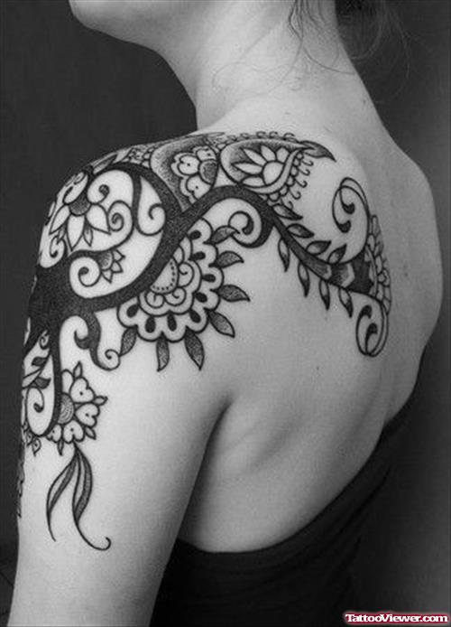 Amazing Feminine Tattoo On Left Shoulder