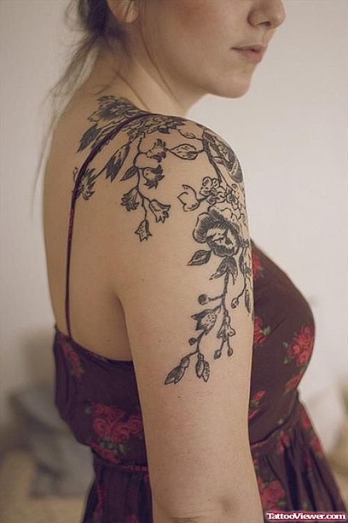 Grey Ink Flowers Tattoos On Girl Right Shoulder