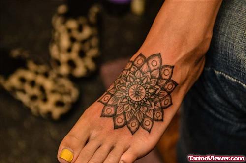 Geometric Dotwork Feminine Tattoo On Left Foot