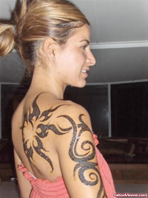 Tribal Feminine Tattoo On Back And Half Sleeve
