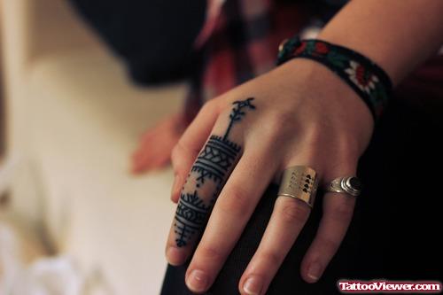 Geometric Finger Tattoo
