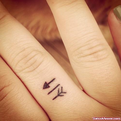 Cute Arrow Finger Tattoos