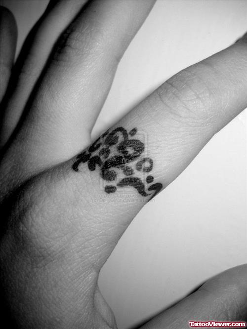 Black Ink Finger Ring Tattoo