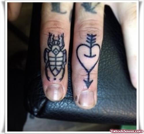 Awful Spider And Heart Finger Tattoos