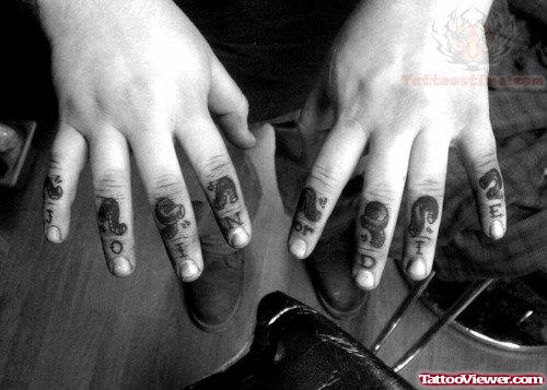 Join or Die Tattoo On Fingers