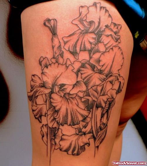 Grey Flower Tattoos On Right Thigh