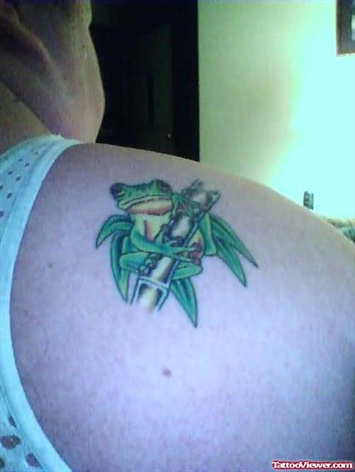 Frog Tattoo On Upper Shoulder