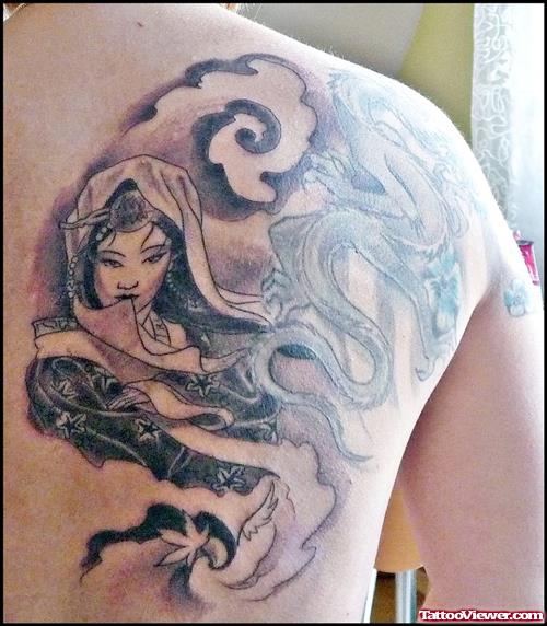 Attractive Geisha Tattoo On Right Back Shoulder