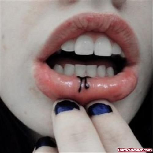 Black Ink Gemini Tattoo On Lip
