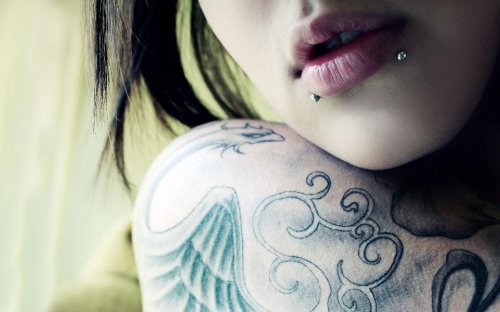 Gothic Tattoo On Girl Right SHoulder