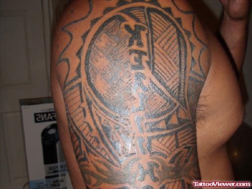 Cool Hawaiian Tattoo On Man Right Half Sleeve